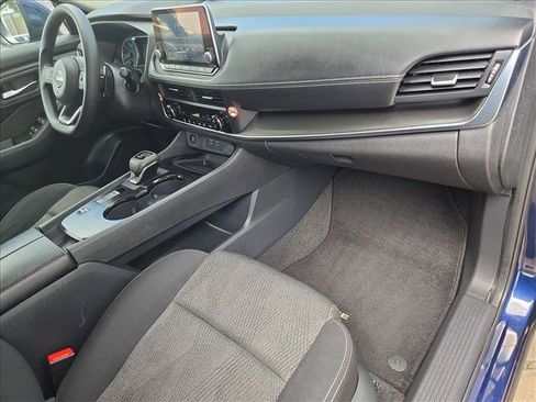 Used 2024 Nissan Rogue SV FWD image 21