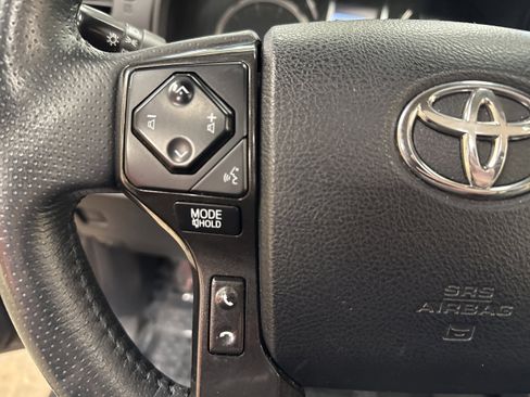 Used 2020 Toyota 4Runner Venture w/ Moonroof Package image 33