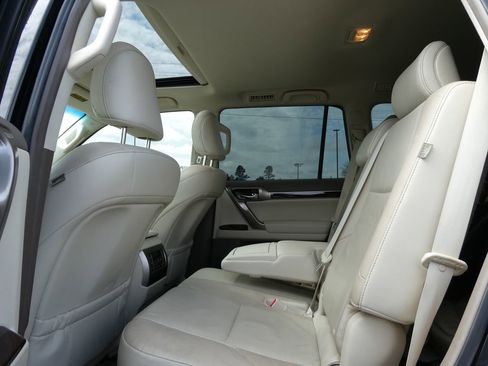 Used 2015 Lexus GX 460 w/ Premium Package image 20