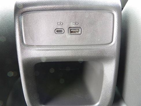 Certified 2024 Chevrolet Trax RS w/ Sunroof Package FWD image 31