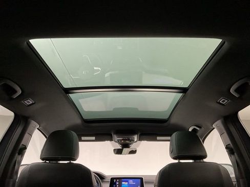 Used 2024 Volkswagen Atlas Cross Sport SEL R-Line image 28