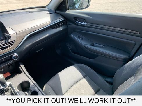 Used 2025 Nissan Altima 2.5 SV FWD image 27