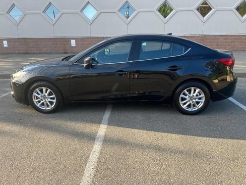 Used 2014 MAZDA MAZDA3 i Touring w/ Technology Package FWD image 5