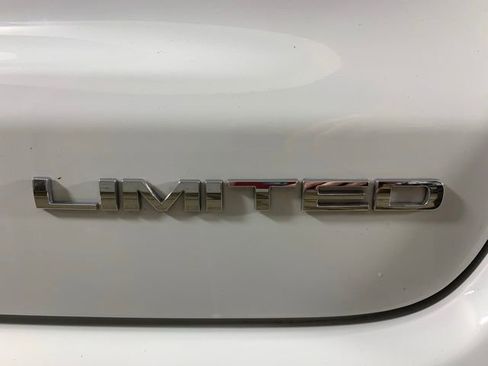 Used 2025 Jeep Compass Limited image 37