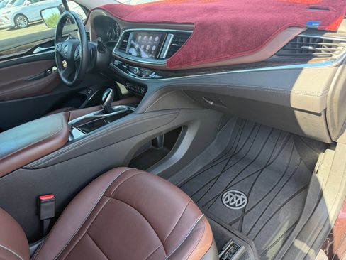 Used 2021 Buick Enclave Avenir w/ Avenir Technology Package FWD image 31