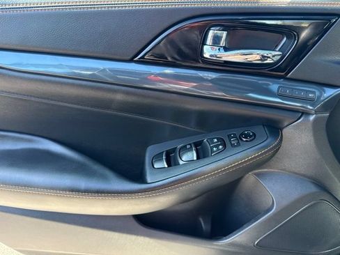 Used 2023 Nissan Maxima SR w/ Sport Mat Group FWD image 21