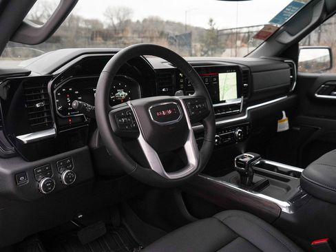 New 2026 GMC Sierra 1500 SLT image 17