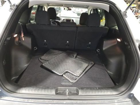 Used 2019 Jeep Cherokee Latitude w/ Cold Weather Group image 12