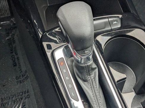 Used 2025 Chevrolet Trax LT w/ LT Convenience Package image 12