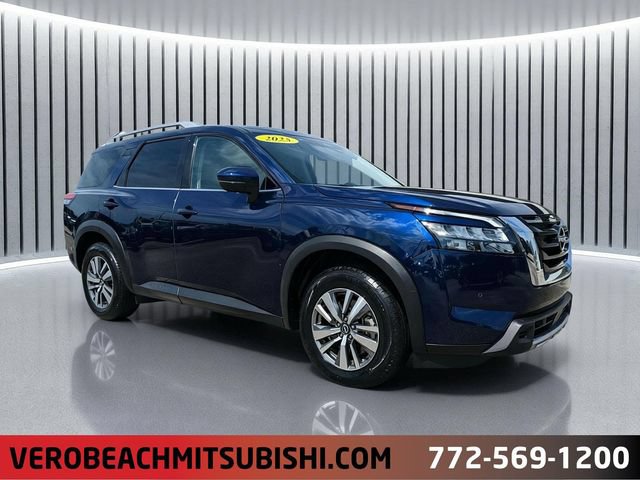 Used 2025 Nissan Pathfinder SL FWD image 1