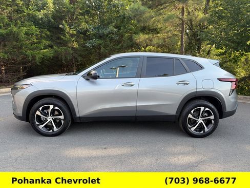 Used 2026 Chevrolet Trax RS w/ Sunroof Package FWD image 4