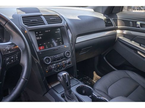 Used 2018 Ford Explorer XLT w/ Equipment Group 202A AWD/4WD image 25