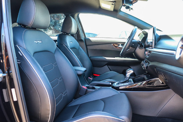 Certified 2023 Kia Forte GT-Line FWD image 17