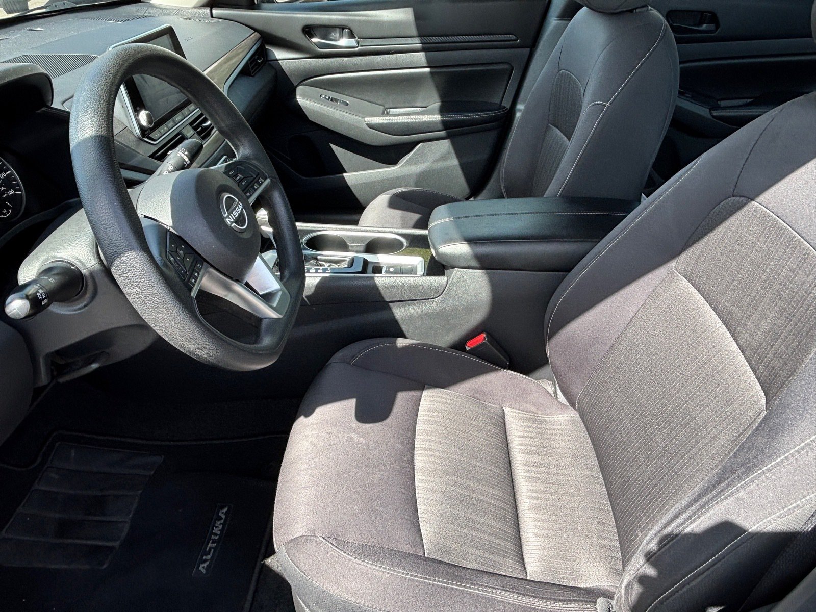 Used 2024 Nissan Altima 2.5 SV AWD/4WD image 21