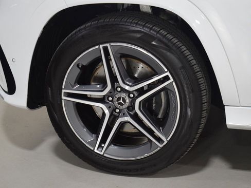 Used 2025 Mercedes-Benz GLS 450 4MATIC image 5