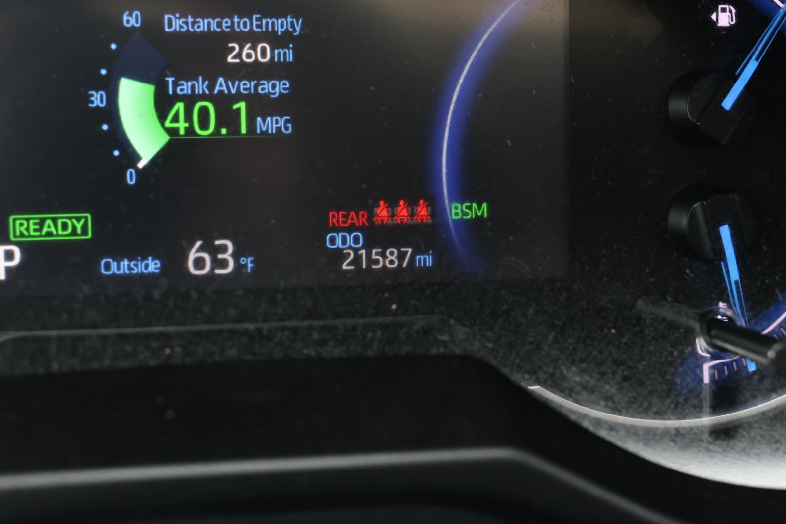 Used 2023 Toyota RAV4 XLE w/ Convenience Package AWD/4WD image 4