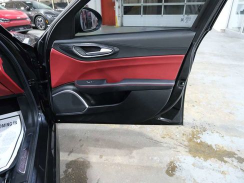 Used 2019 Alfa Romeo Giulia w/ Nero Edizione image 31