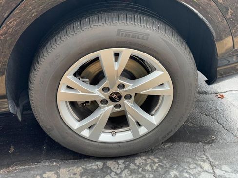 Used 2025 Audi Q5 Premium w/ Convenience Package image 5