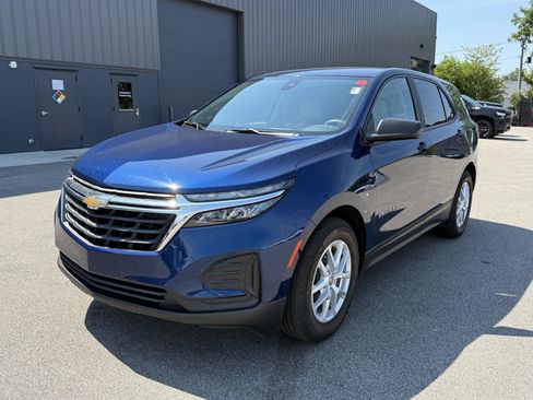Used 2022 Chevrolet Equinox LS w/ LS Convenience Package FWD image 6