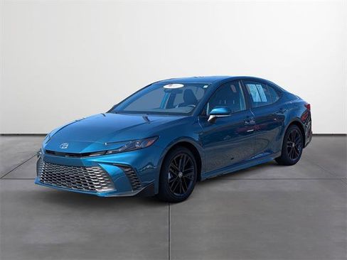 Certified 2025 Toyota Camry SE image 1