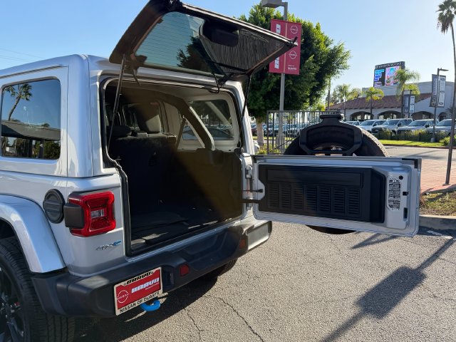 Used 2024 Jeep Wrangler Unlimited Sahara AWD/4WD image 6