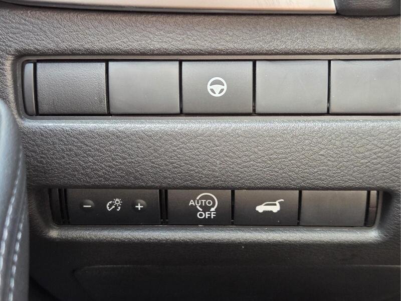 Used 2024 Nissan Rogue SV FWD image 29