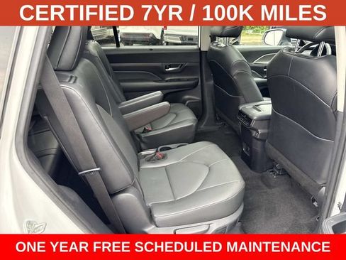 Used 2024 Toyota Grand Highlander AWD image 11
