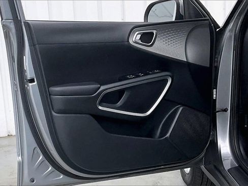 Used 2023 Kia Soul LX w/ LX Technology Package image 20