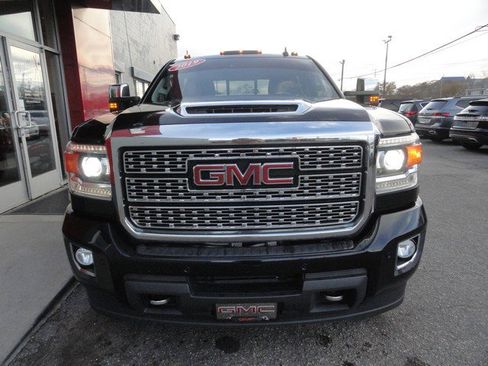 Used 2019 GMC Sierra 3500 Denali w/ Duramax Plus Package image 8