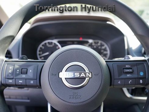 Used 2022 Nissan Rogue SV image 17