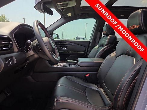 Used 2025 Honda Pilot TrailSport image 17