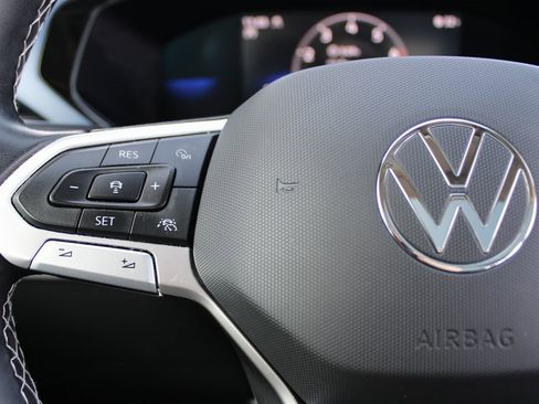 Certified 2023 Volkswagen Taos SE w/ Panoramic Sunroof Package image 13