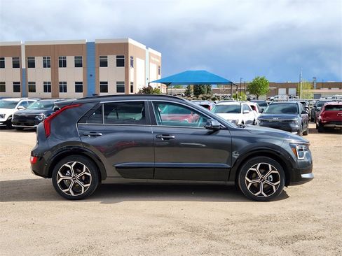 New 2025 Kia Niro EX Touring image 2