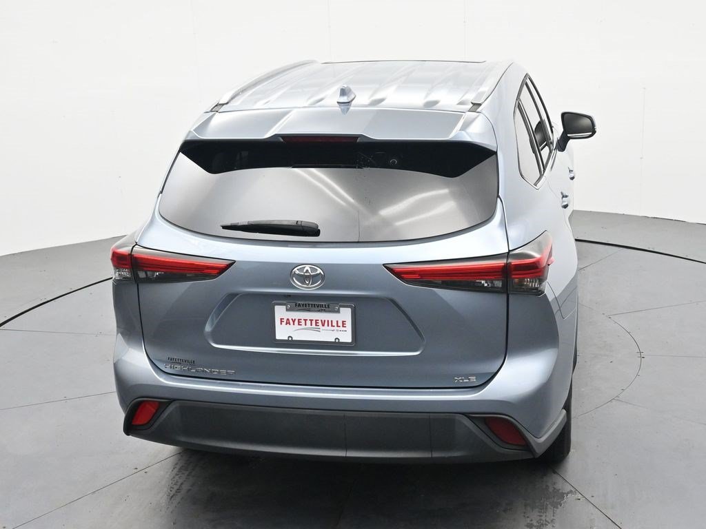 Used 2022 Toyota Highlander XLE FWD image 22