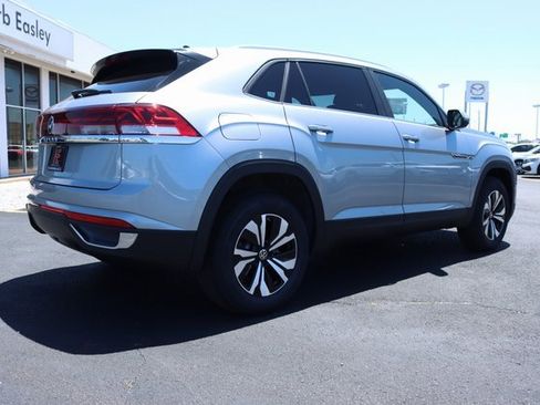 Used 2024 Volkswagen Atlas Cross Sport SE image 3