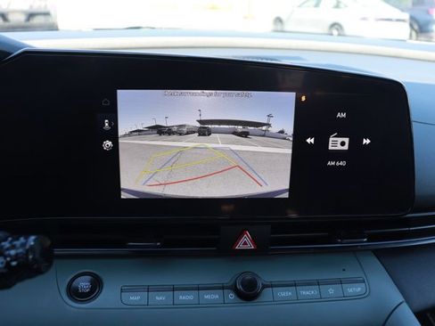 Used 2025 Hyundai Elantra Limited image 28