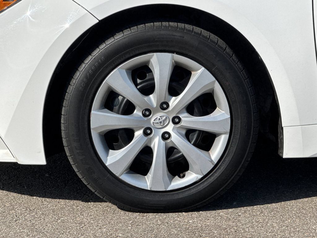 Used 2024 Toyota Corolla LE FWD image 28