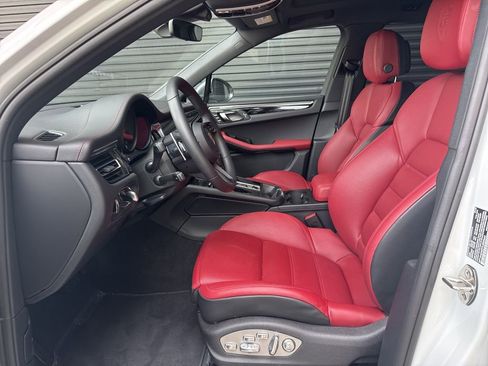 Certified 2026 Porsche Macan Turbo AWD/4WD image 5