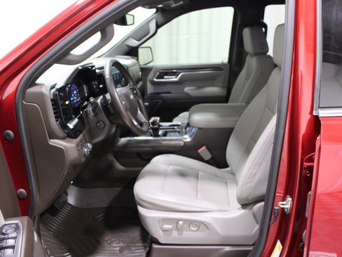 Used 2023 Chevrolet Silverado 1500 LTZ AWD/4WD image 3