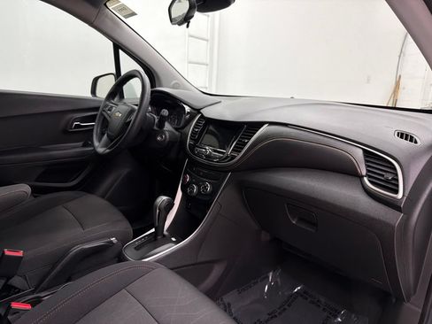 Used 2019 Chevrolet Trax LT FWD image 34