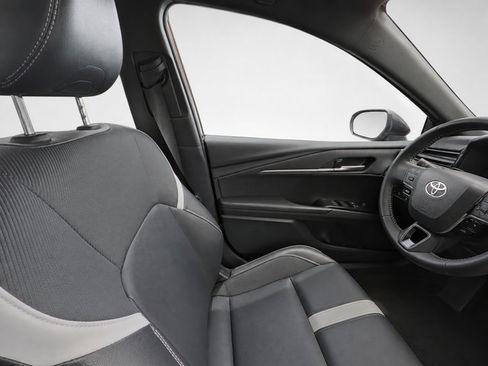 Used 2025 Toyota Corolla LE FWD image 17