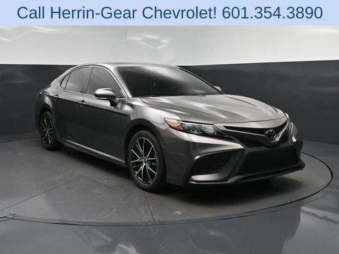 Used 2023 Toyota Camry SE w/ Convenience Package FWD image 9