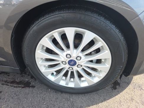 Used 2017 Ford C-MAX SE image 2