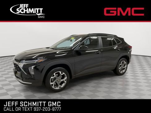 Certified 2025 Chevrolet Trax LT w/ LT Convenience Package image 7