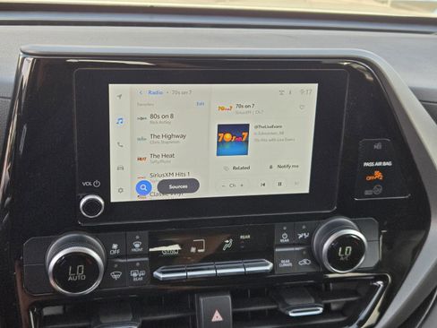 Used 2024 Toyota Highlander LE image 9