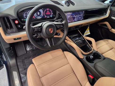 New 2026 Porsche Cayenne Base image 4