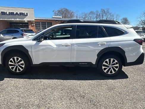 Used 2023 Subaru Outback Premium AWD/4WD image 3