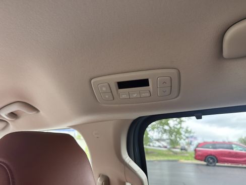 Used 2022 Kia Carnival SX image 17