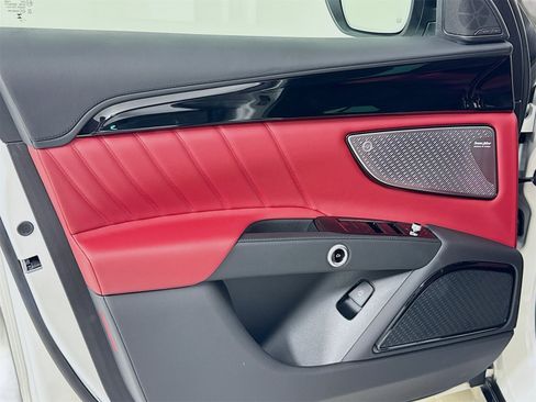 New 2025 Maserati Grecale Modena image 16