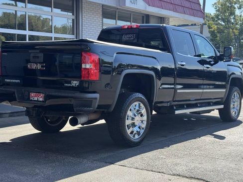 Used 2018 GMC Sierra 2500 Denali w/ Duramax Plus Package AWD/4WD image 3